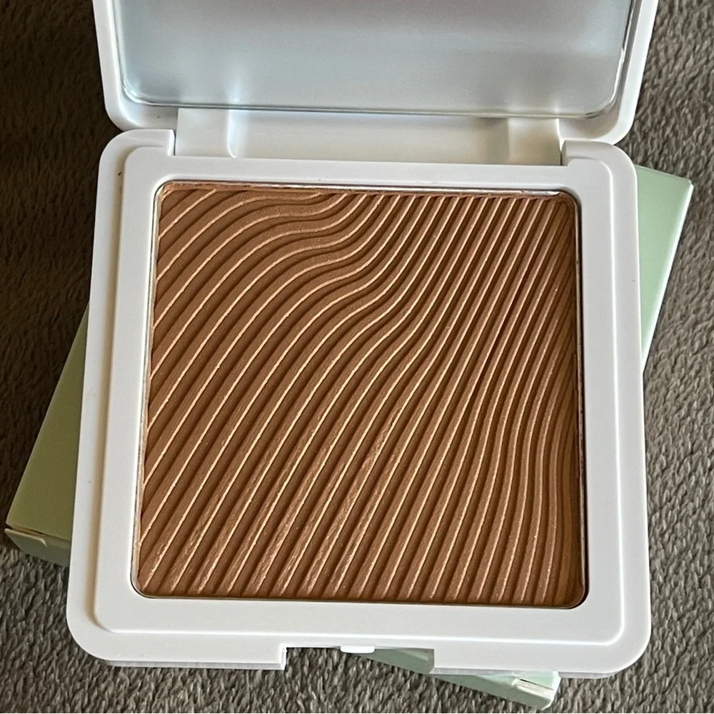4 for 16$ *NIB* YC Collection Jireh Luminous Bronzing Powder .9g Shade: Enough